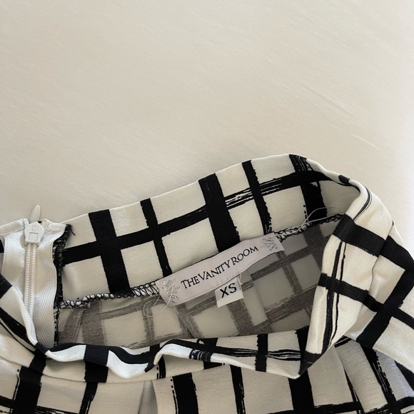 Pleated Skirt by Vanity Room - Size XS - Picture 6 of 7